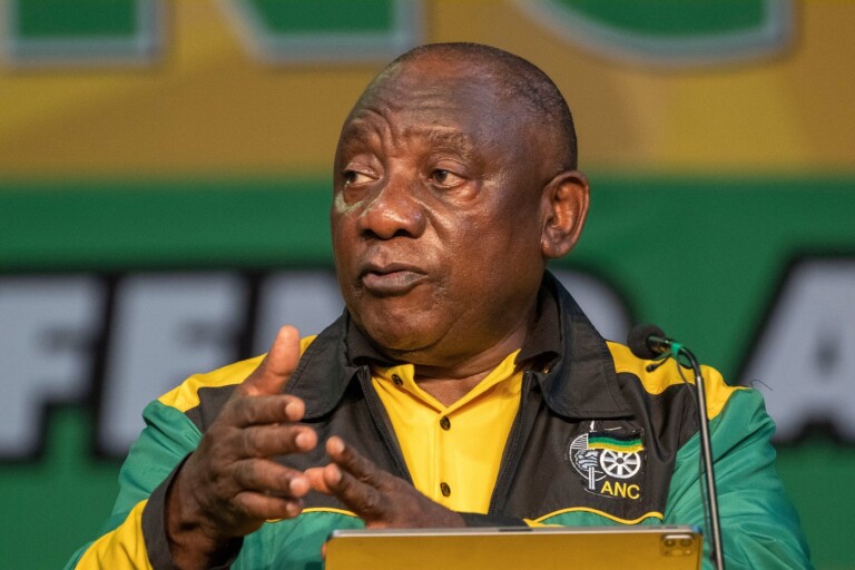 Le chef de la sécurité de Cyril Ramaphosa accuse les autorités polonaises d’être « racistes »