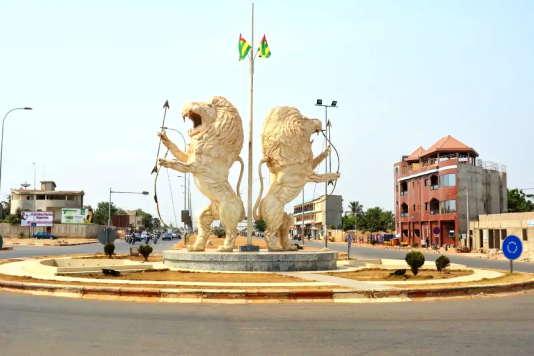 Statue deux lions Ã  LomÃ©