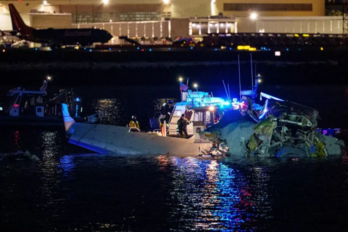 Un hÃ©licoptÃ¨re militaire en collision avec un avion